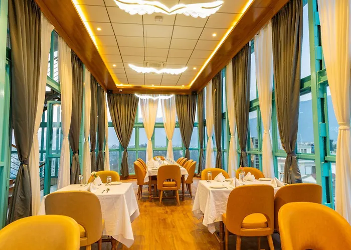 Mhendo & 4* Kathmandu