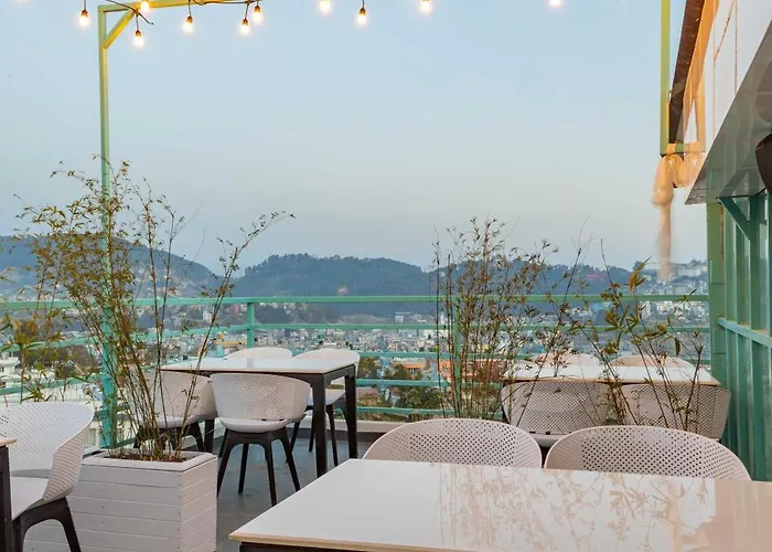 Hotel Mhendo & 4*